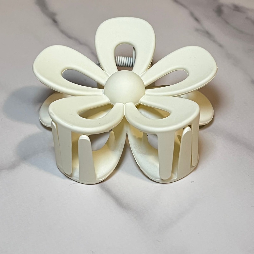 Milky White Cream Women's Fashion Flower Retro Hair Claw Clip - Picture 3 of 5